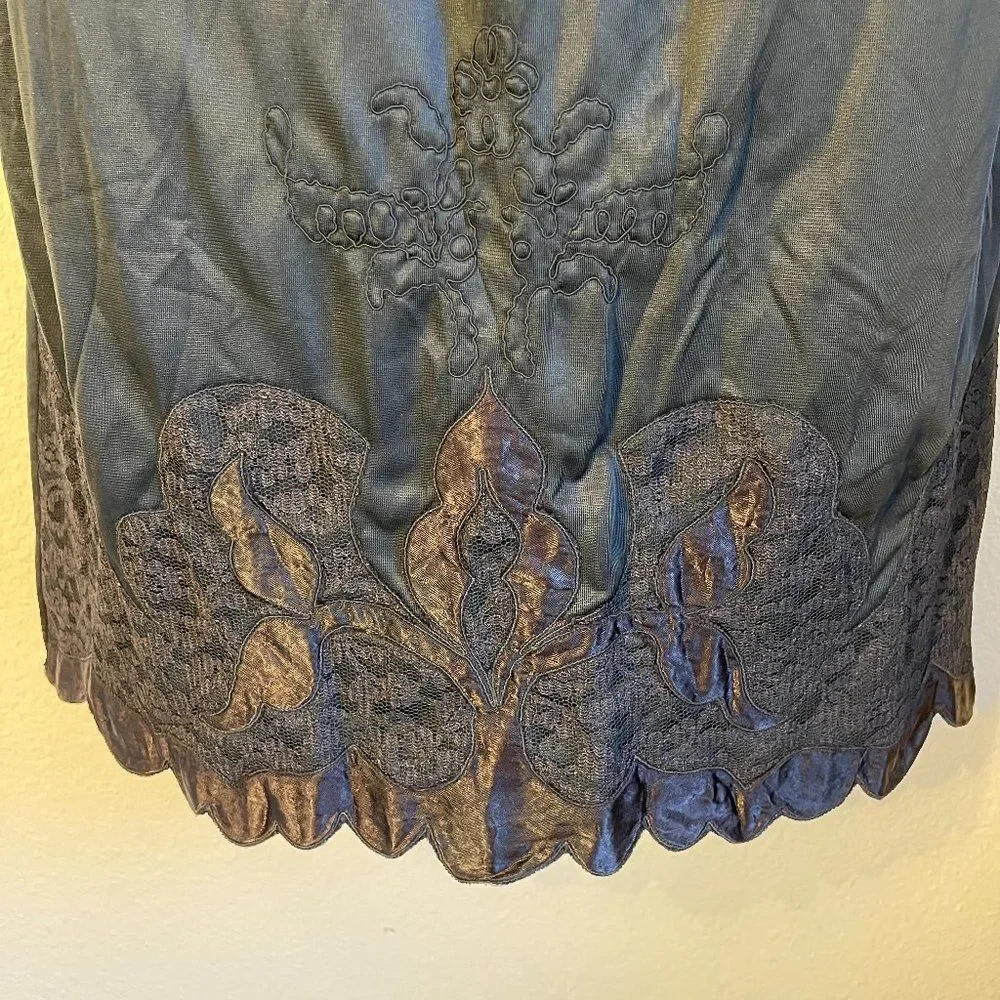 Vintage black 1/2 slip, lace and satin applique, gorgeous! 1940's 1950's - Picture 3 of 12